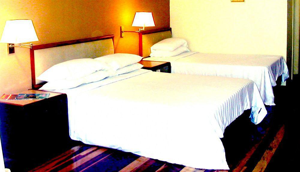 Duta Sands Beach Resort Kuantan Szoba fotó